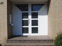 Doppeltür weiß mit Glaseinsatz in Neuss-Holzheim
