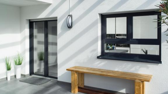 Schwarze Kunststofffenster von PaX