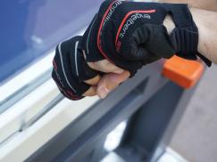 Einbruchversuch an einem Kunststoff-Fenster