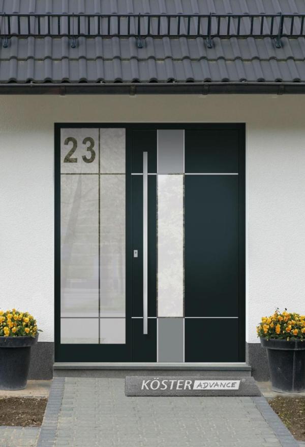 Dunkelgraue Haustür mit Milchglas Seitenteil links in Neuss