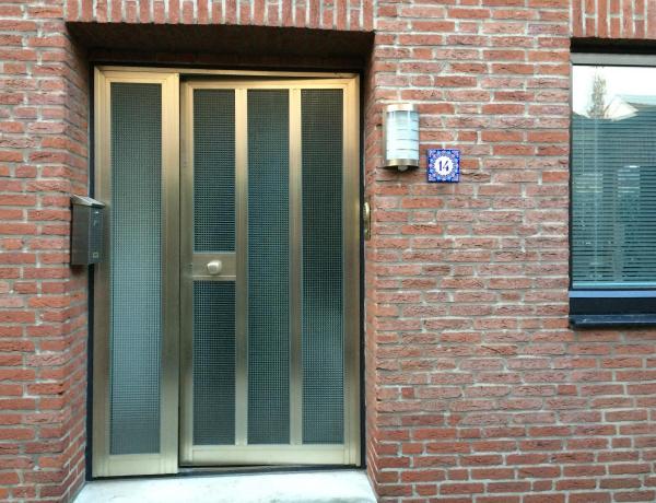 Haustür Gold mit Glaseinsätzen in Neuss