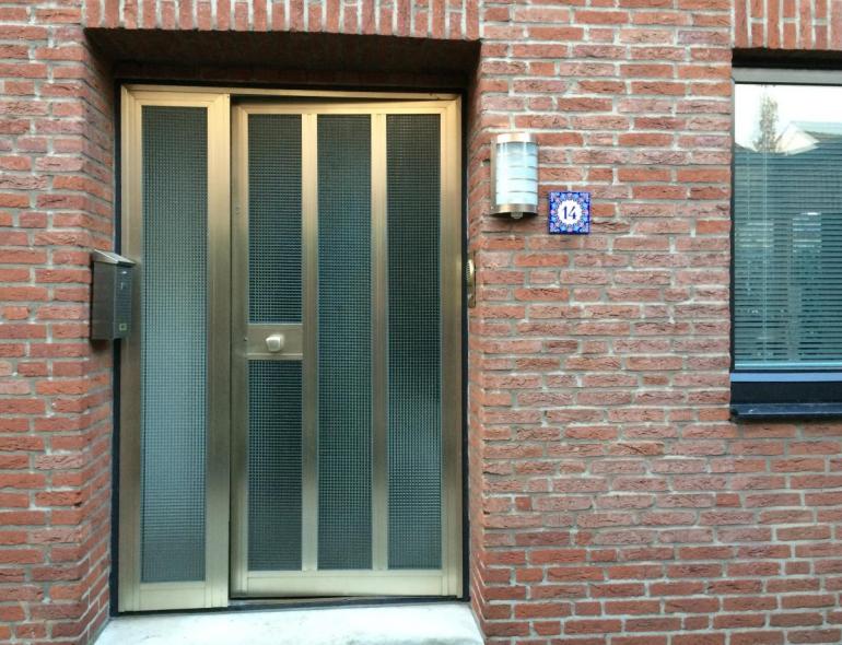 Haustür Gold mit Glaseinsätzen in Neuss