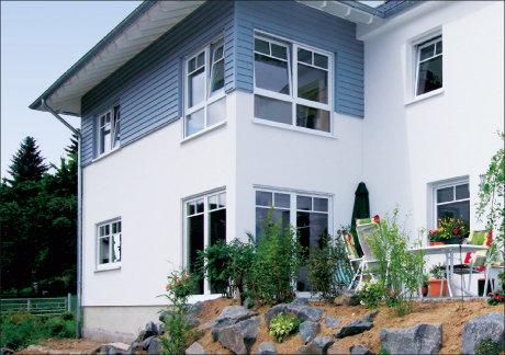 weiße-holzfenster-fuer-wohnhaus-in-neuss